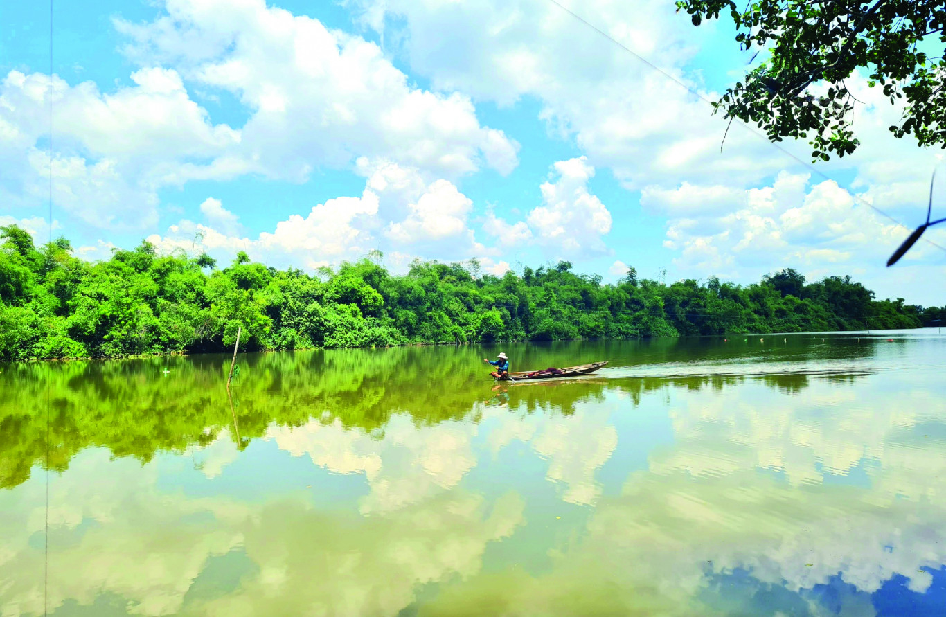 S&ocirc;ng Sa Lung ng&agrave;y nước vẫn c&ograve;n một m&agrave;u xanh biếc - Ảnh: Đo&agrave;n Duy Long